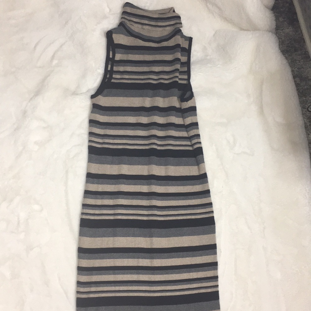 Sleeveless turtleneck midi dress